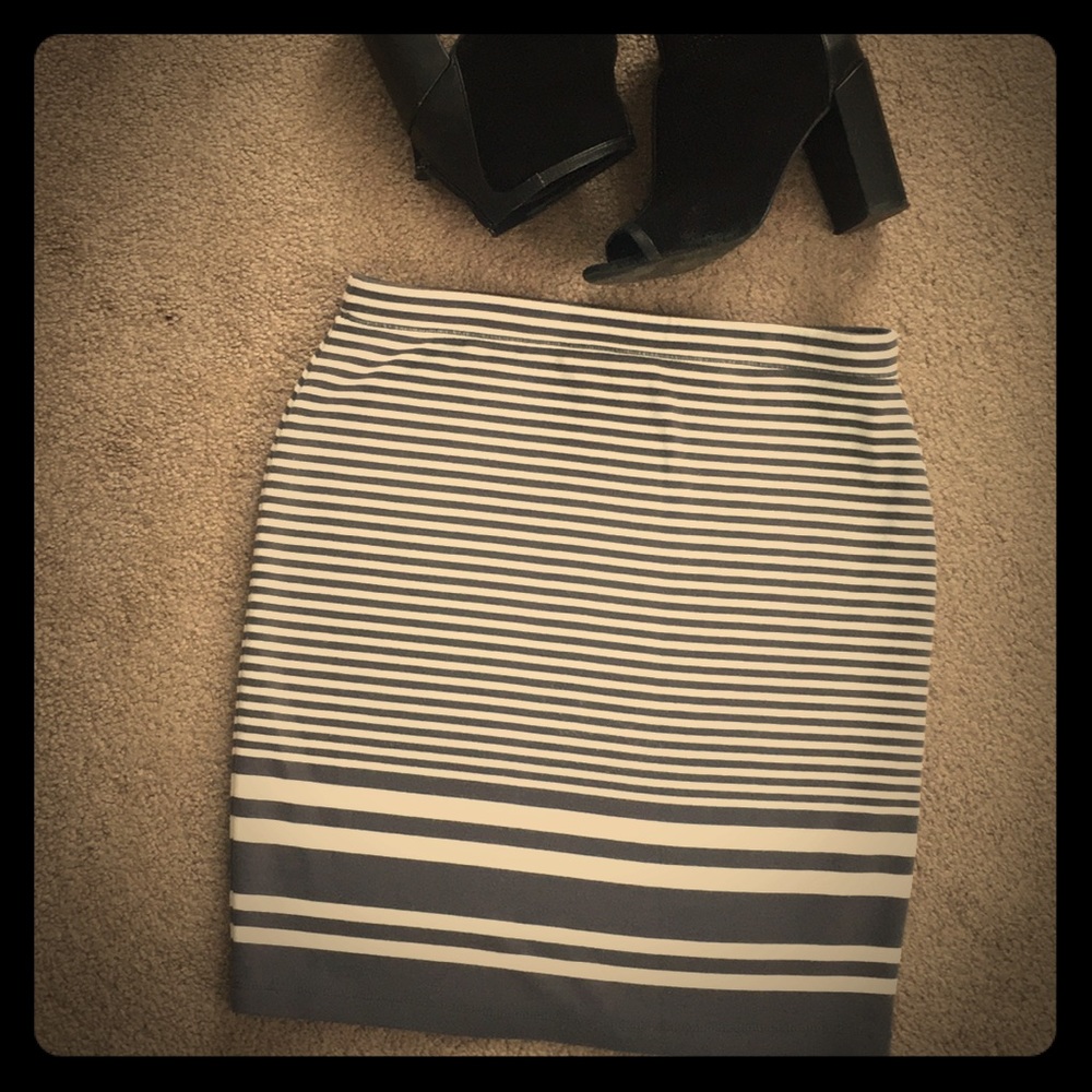 MAX STUDIO slip on high wasted skirt - soft